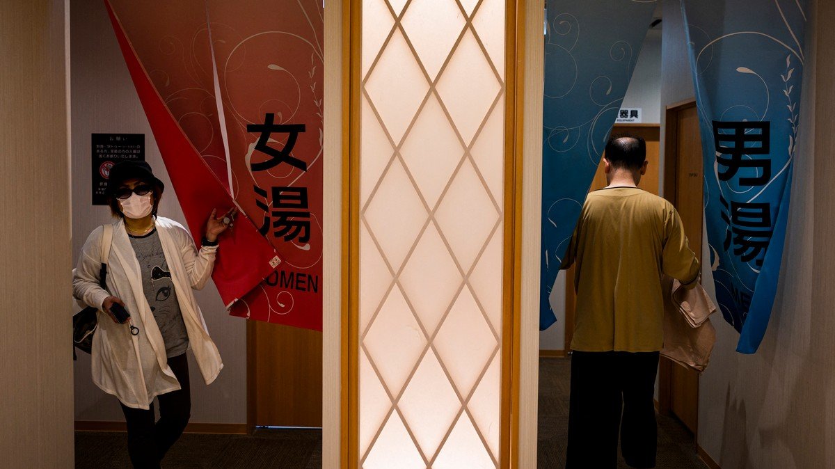 Berdalih Buat Koleksi Anak, Seorang Ibu Diam-Diam Foto Perempuan Telanjang di Onsen