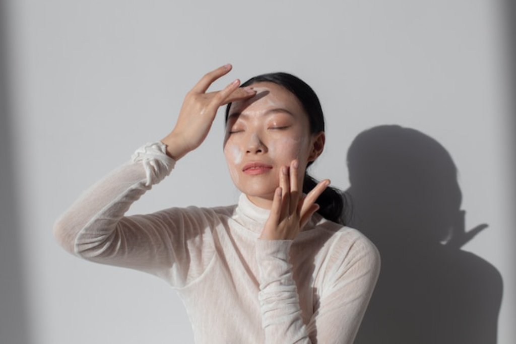 12 Rekomendasi Sunscreen Terbaik, Nyaman untuk Semua Jenis Kulit