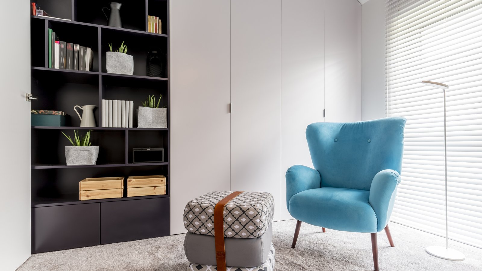 Rak buku dan lemari built-in