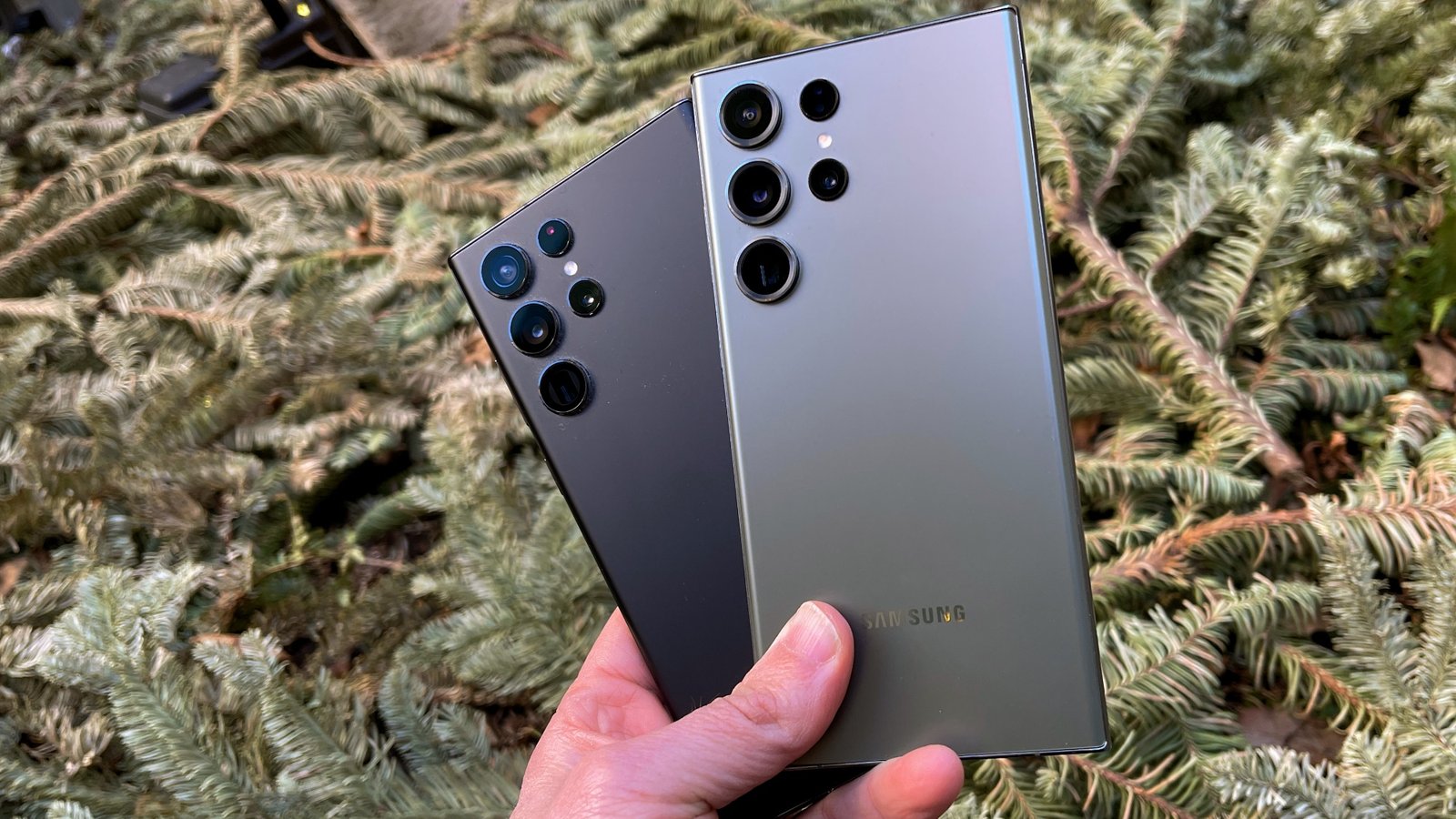 Samsung Galaxy S23 Ultra dan Galaxy S22 Ultra