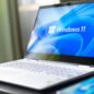 Laptop Windows 11, mendemonstrasikan cara menjalankan aplikasi Android di Windows 11