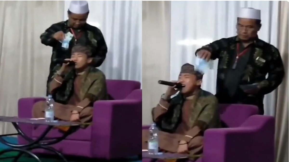 Qori' Disawer saat membaca Al-Qur'an