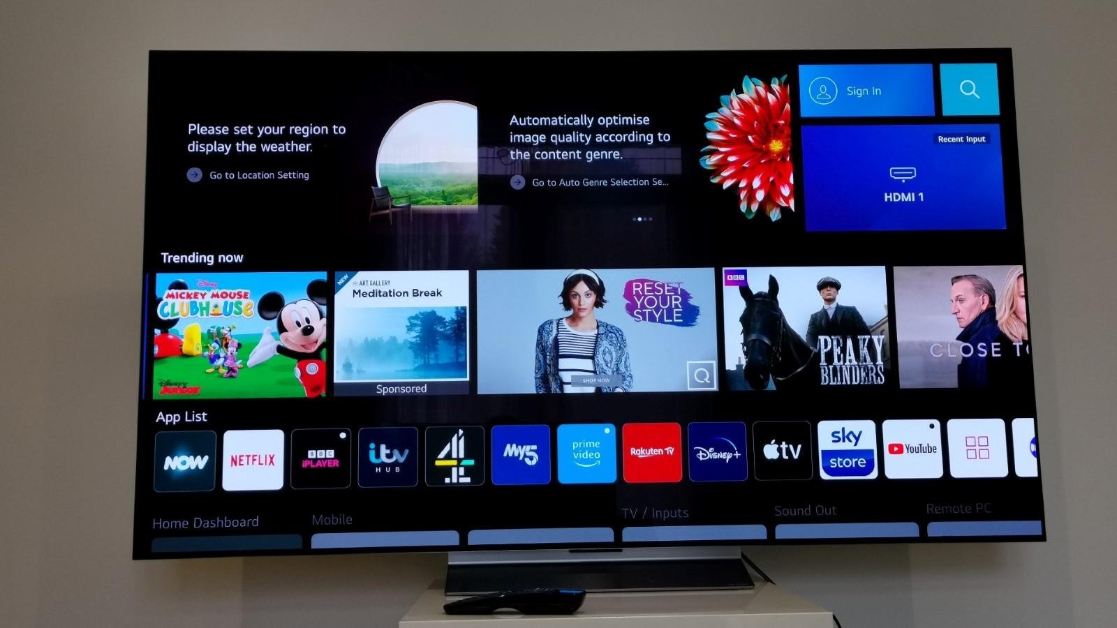 LG C2 OLED (2022) - Keseluruhan Terbaik